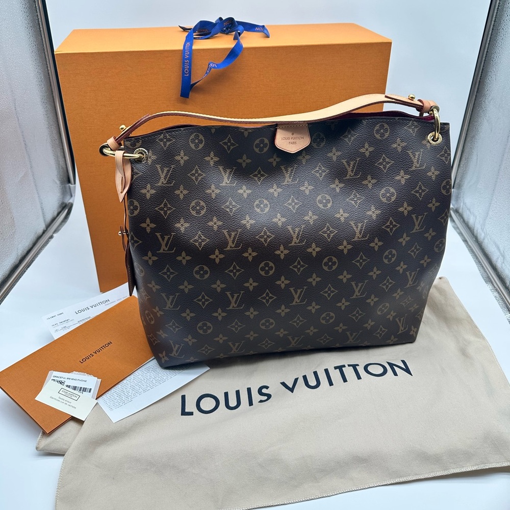 Louis Vuitton Graceful MM hobo in classic Monogram canvas,Pivoine Pink interior